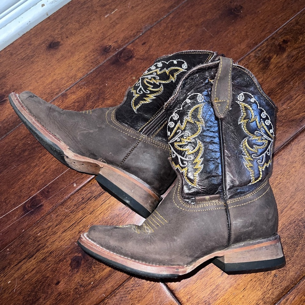 Brown and Black Western Boots with Embroidered Shaft